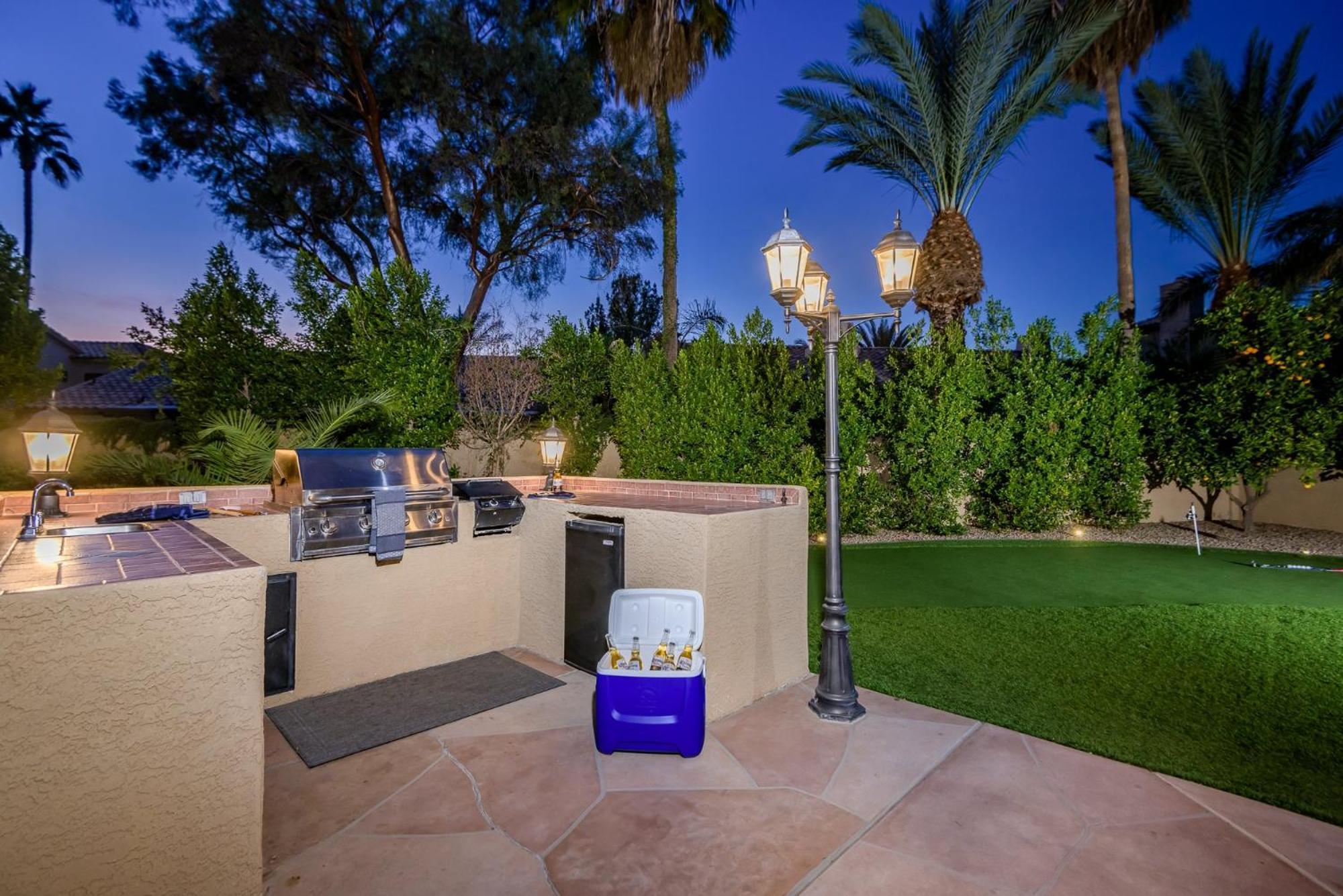 Scottsdale Desert Dream Estate Resort Style Lounging, Palm Trees, Pool & Hot Tub, Putting Green Phoenix Exterior photo