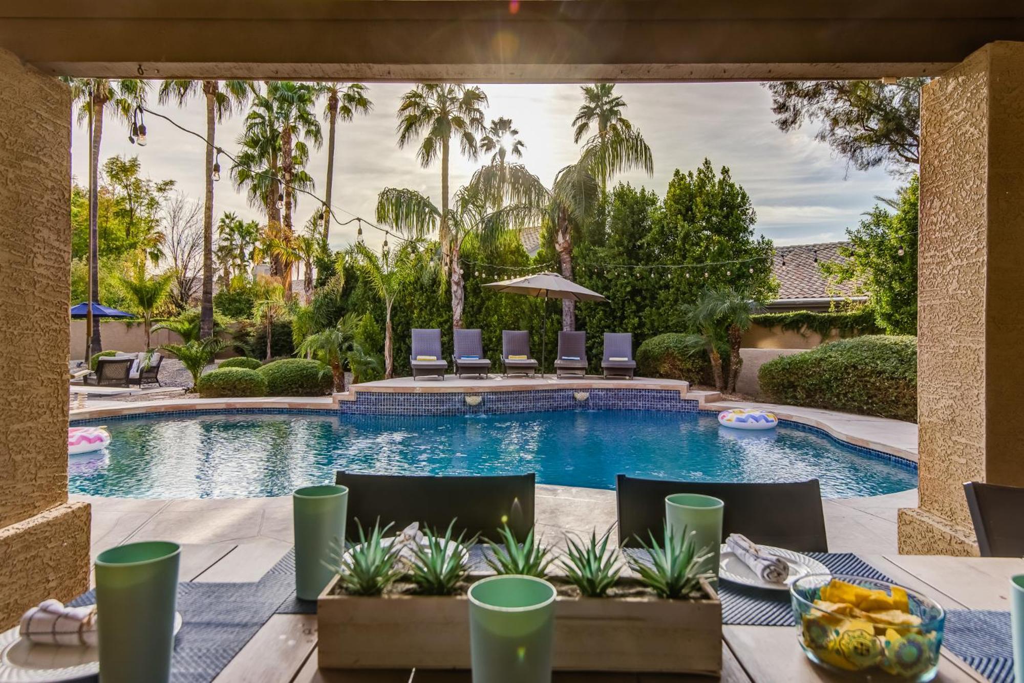 Scottsdale Desert Dream Estate Resort Style Lounging, Palm Trees, Pool & Hot Tub, Putting Green Phoenix Exterior photo